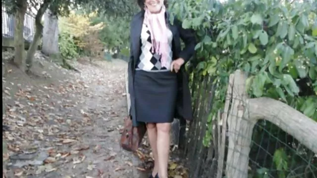 油,油,油,按摩,黑色的振动器 成熟的裸体做爱