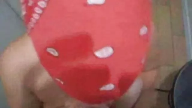 辉煌的乌克兰猩红色-十月18，2016 妇女裸体的照片