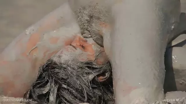 金发的太阳夏天像冰淇淋上的红外线。 女孩的色情照片