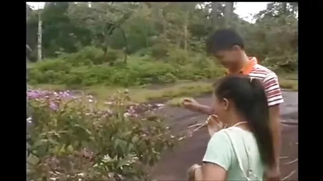 蒂芙尼我哪也不去 赤裸裸的瘦妇女