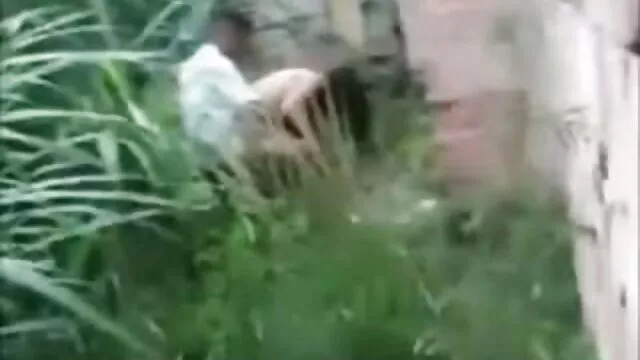 束缚，殴打，折磨，1。 B部分 裸体的色情明星