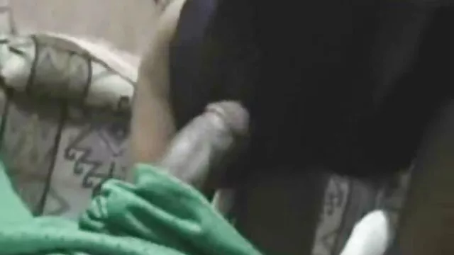 饼木马亚洲 印度裸体的女孩的照片