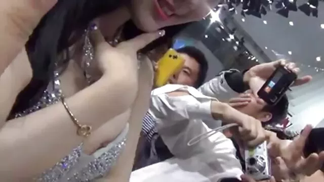 玛吉vs斯帕戈 成熟的裸体模特