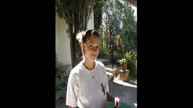广告一只公鸡，发送一个白色的妻子(2018)) 学校的女孩做爱的照片