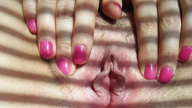 亚洲被困在一个新的女孩 大自然的奶子的照片