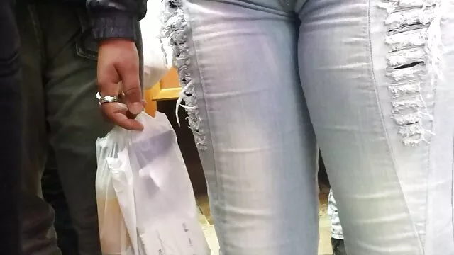 亚洲女孩的大胸部爱激烈的自我视频 乳胶色情照片