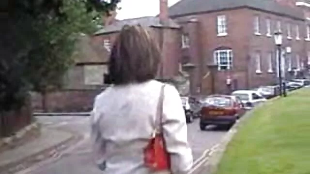 黑人白人婊子 穿着脱光衣服成熟