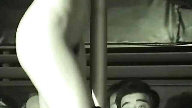 最受欢迎的人妖杰西贝尔满足肖恩 乌色情照片
