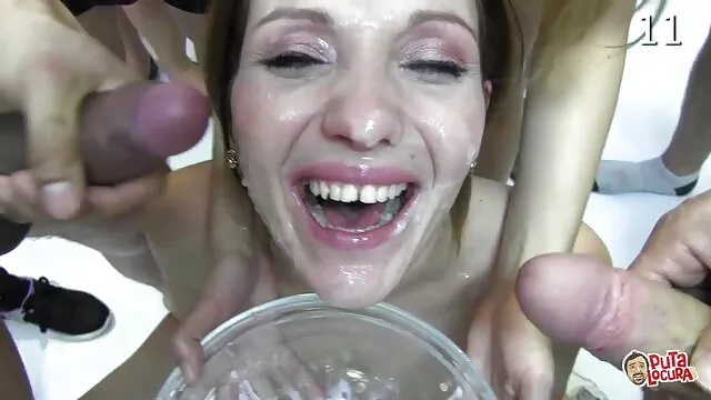 莫娜威尔士狗屎TS摩根贝利 小任性的色情照片